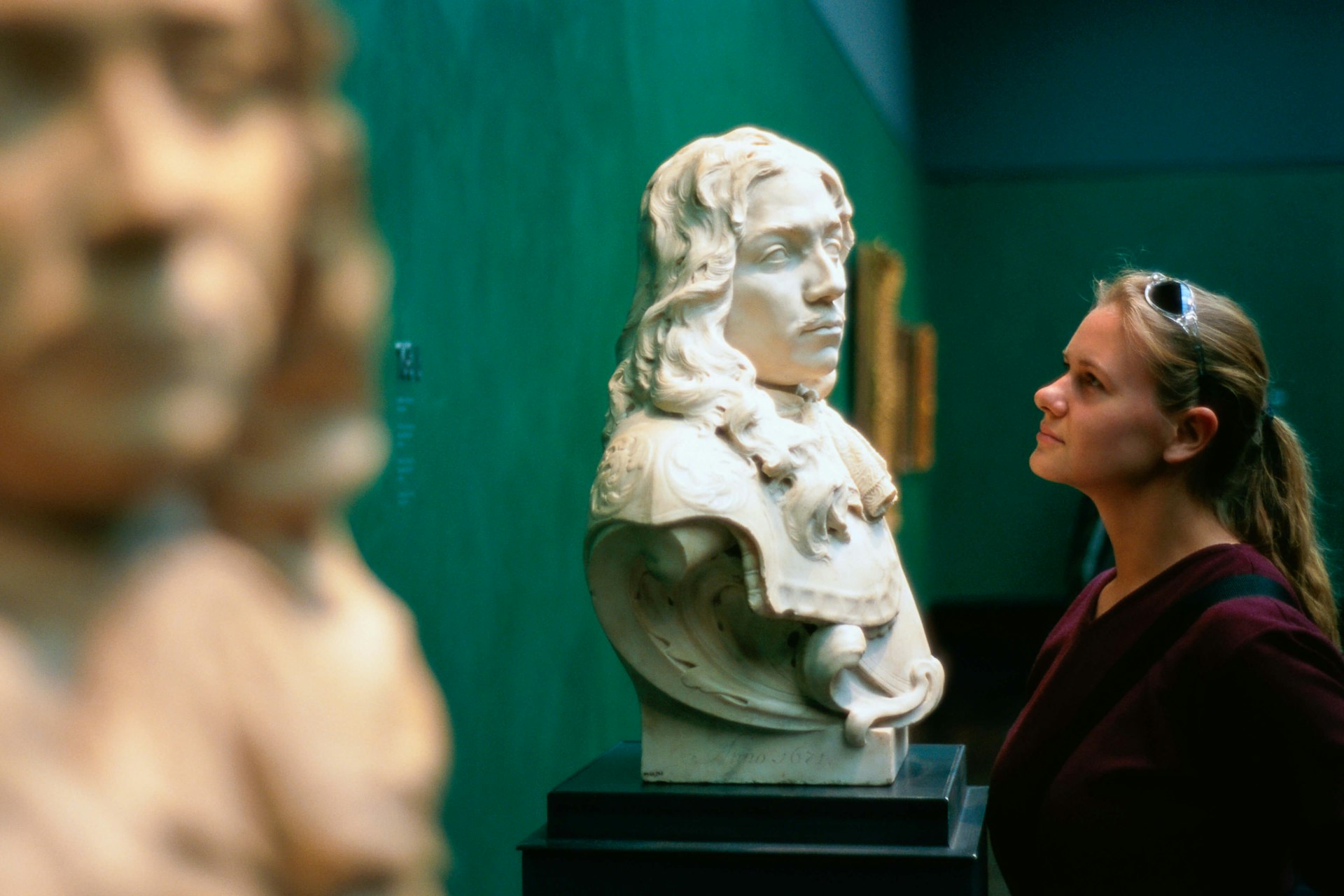 Woman looking at bust in Rijksmuseum